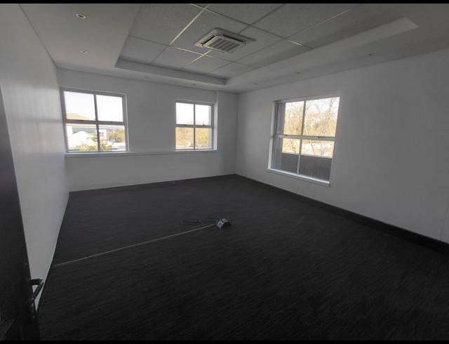 1,013M² OFFICE TO LET IN BRYANSTON